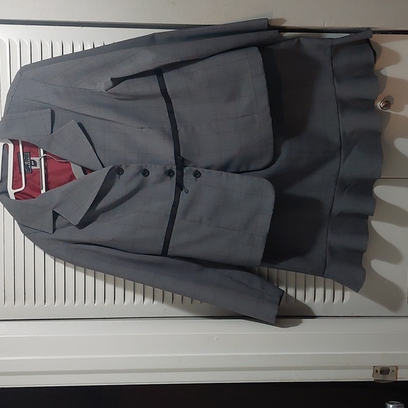 Stylish Ladies Skirt Suit 18W - Picture 2 of 10